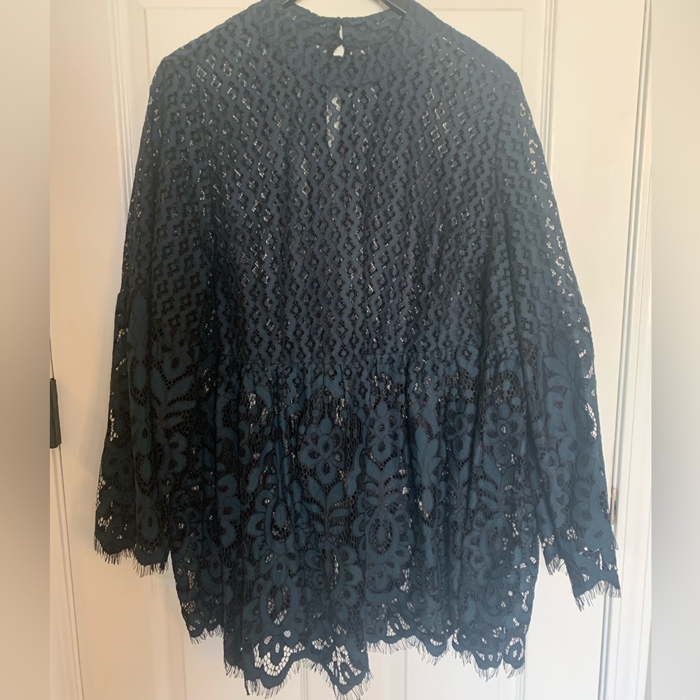 Womens Plus Size 18 Lane Bryant Black and Blue Lace Tunic Blouse Shirt